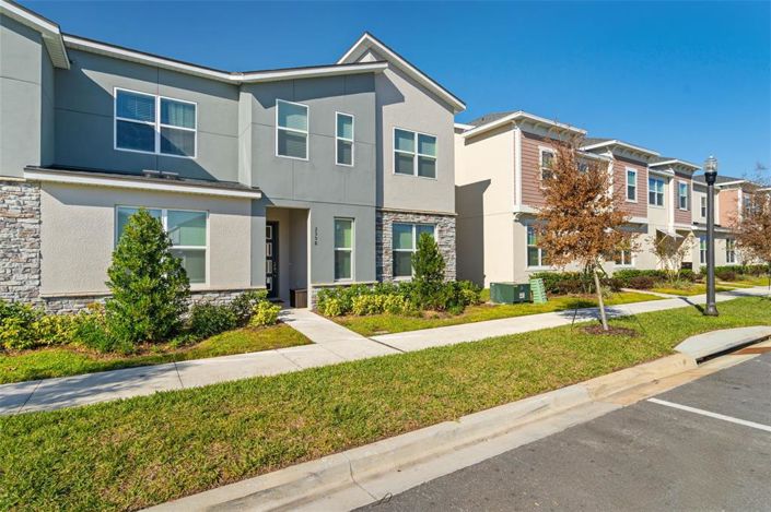 Image No.2-6 Bed Townhouse for sale