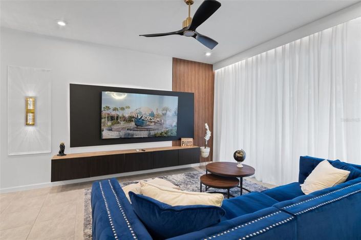 Image No.21-6 Bed Townhouse for sale