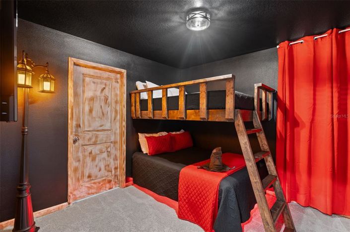 Image No.7-6 Bed Townhouse for sale