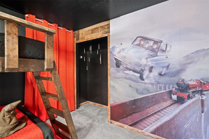 Image No.8-6 Bed Townhouse for sale