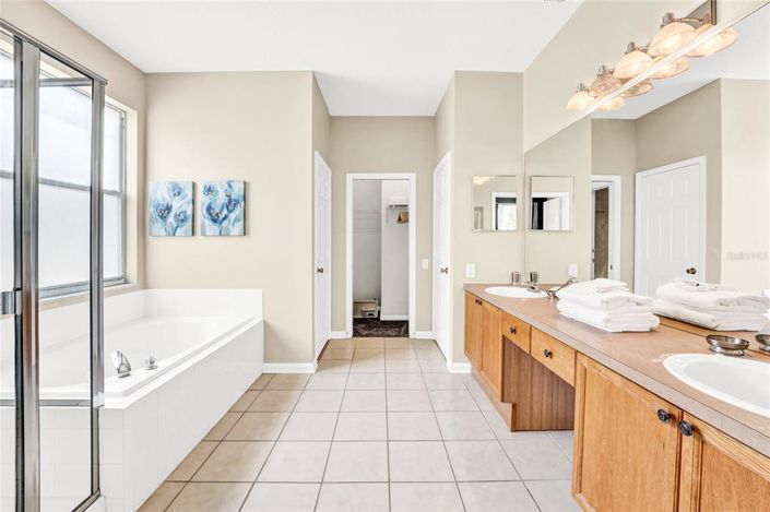 Image No.8-5 Bed Property for sale