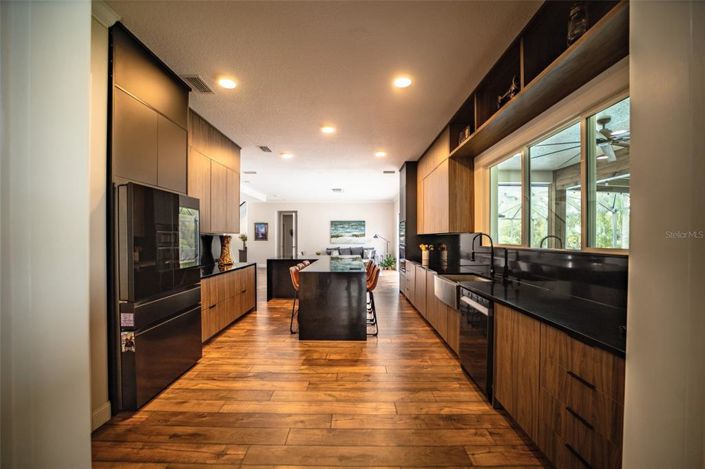 Image No.31-5 Bed Property for sale