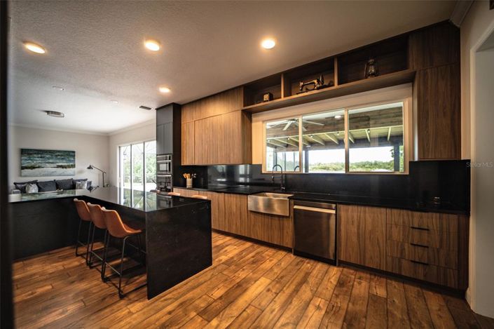 Image No.32-5 Bed Property for sale