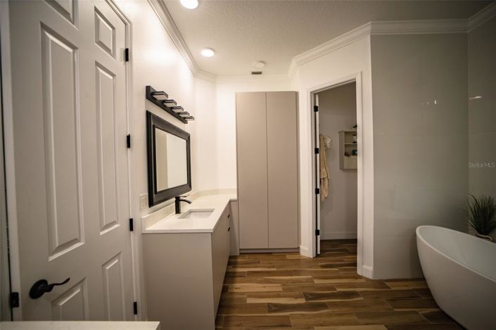 Image No.58-5 Bed Property for sale