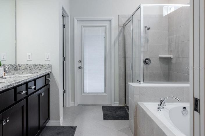 Image No.25-7 Bed Property for sale