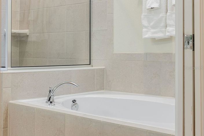 Image No.27-7 Bed Property for sale