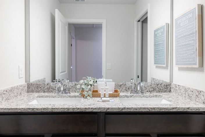 Image No.61-7 Bed Property for sale