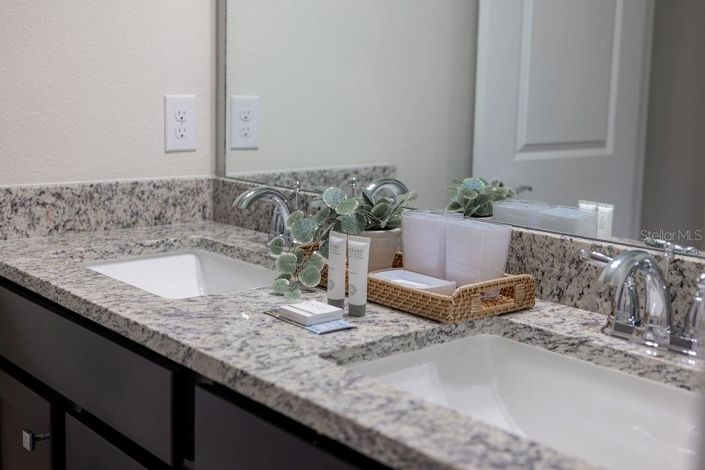 Image No.63-7 Bed Property for sale