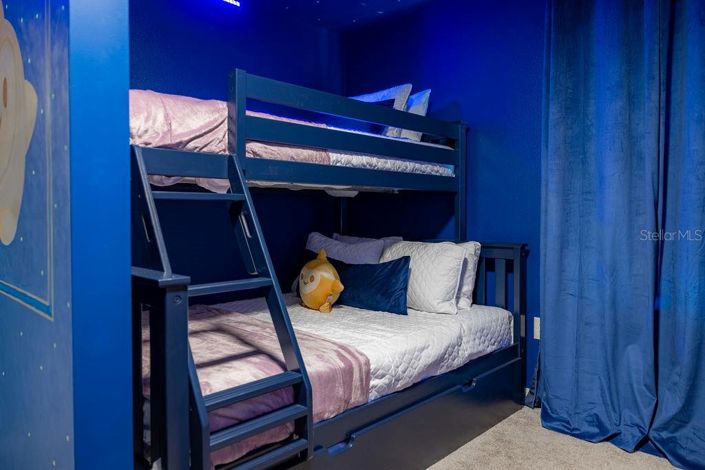 Image No.65-7 Bed Property for sale