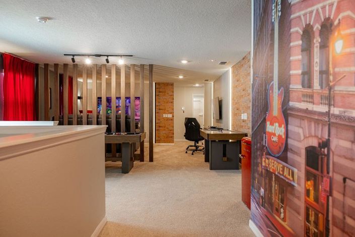 Image No.70-7 Bed Property for sale