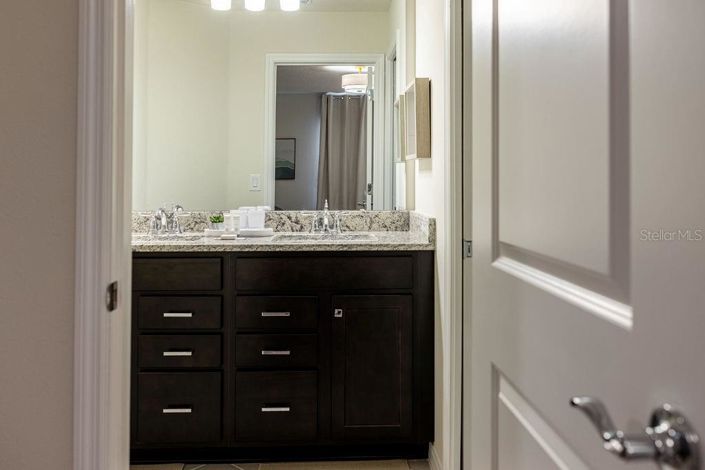 Image No.82-7 Bed Property for sale