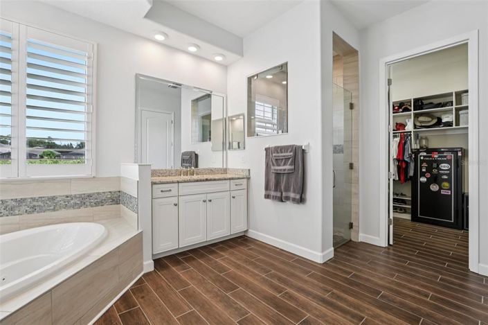 Image No.40-4 Bed Property for sale