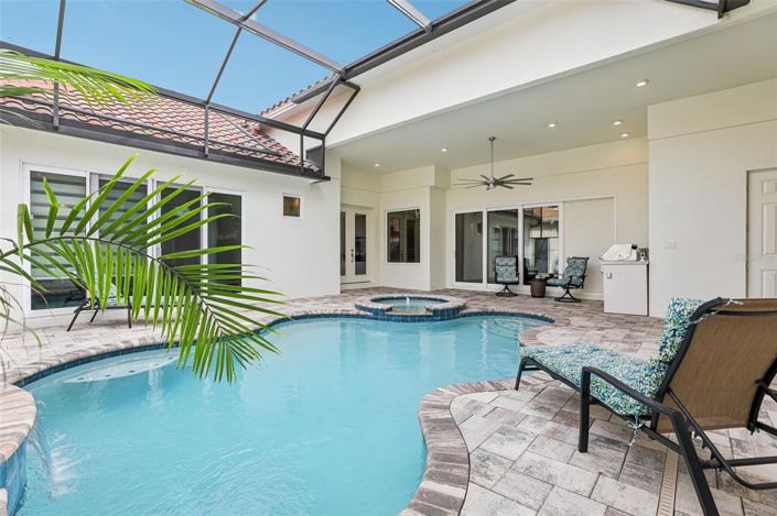 Image No.6-4 Bed Property for sale