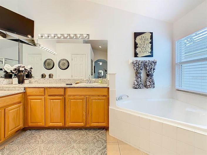 Image No.14-4 Bed Property for sale