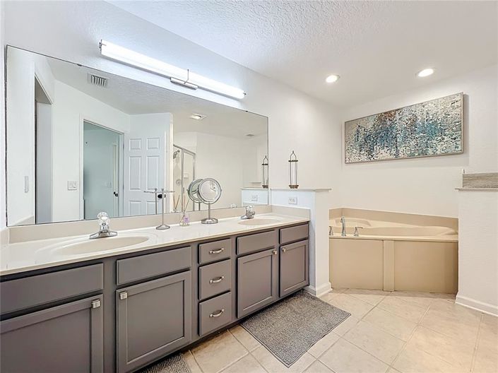 Image No.19-3 Bed Property for sale