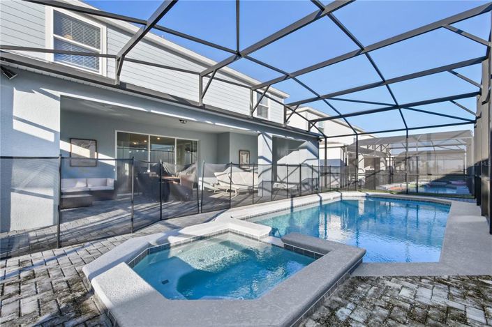 Image No.63-8 Bed Property for sale