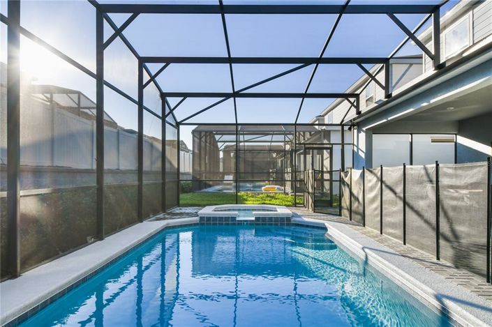 Image No.65-8 Bed Property for sale