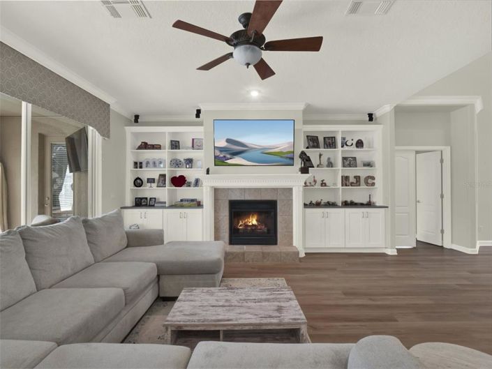 Image No.10-5 Bed Property for sale