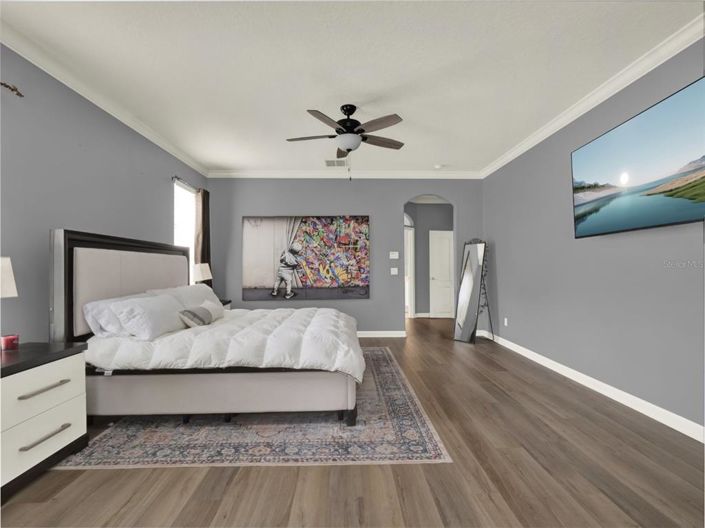 Image No.19-5 Bed Property for sale