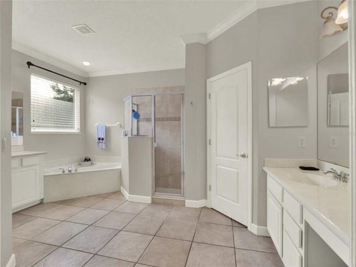 Image No.20-5 Bed Property for sale