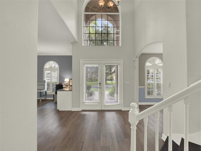 Image No.5-5 Bed Property for sale