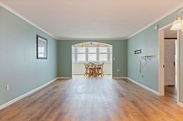 Image No.10-2 Bed Property for sale