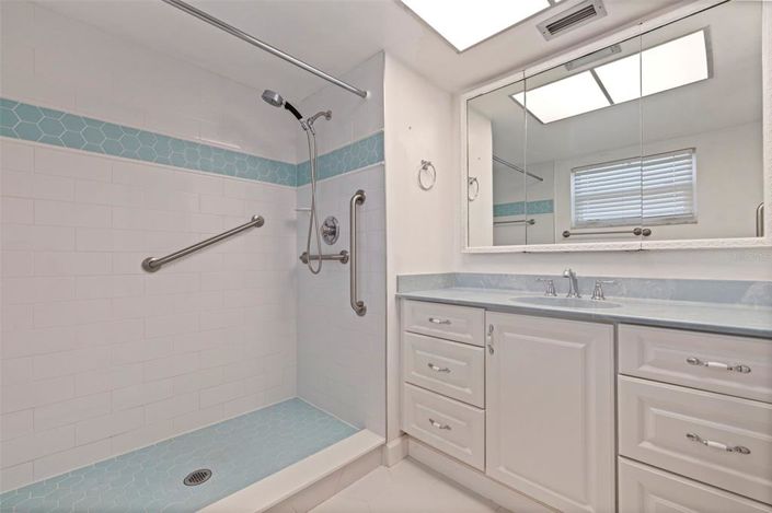 Image No.21-2 Bed Property for sale