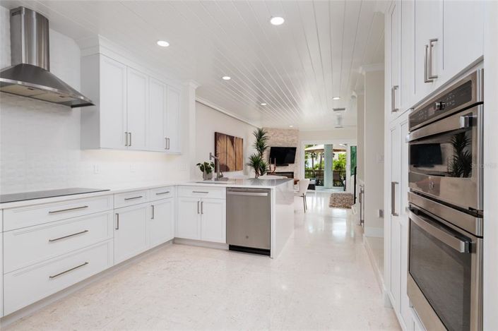 Image No.13-2 Bed Townhouse for sale