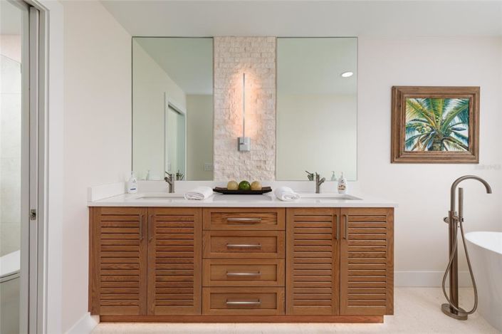 Image No.25-2 Bed Townhouse for sale