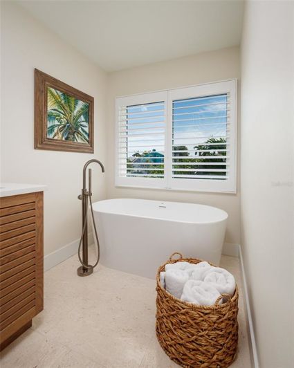 Image No.26-2 Bed Townhouse for sale