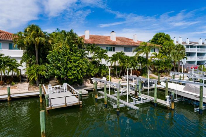 Image No.40-2 Bed Townhouse for sale