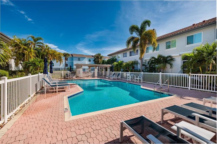 Image No.44-2 Bed Townhouse for sale