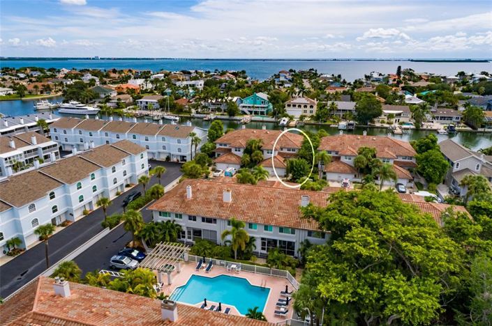 Image No.9-2 Bed Townhouse for sale