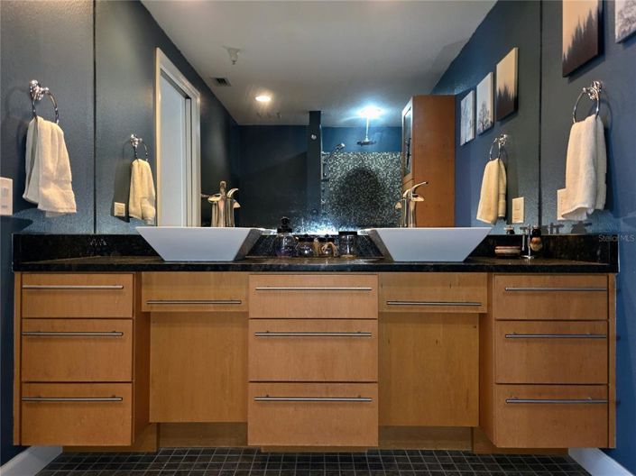 Image No.25-2 Bed Property for sale