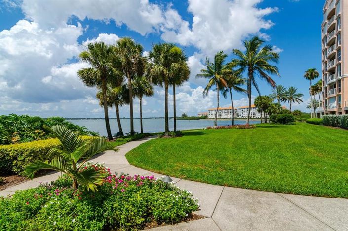 Image No.63-2 Bed Property for sale