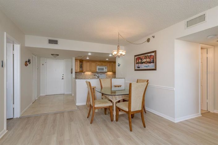 Image No.10-2 Bed Property for sale