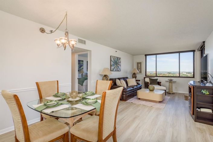 Image No.10-2 Bed Property for sale