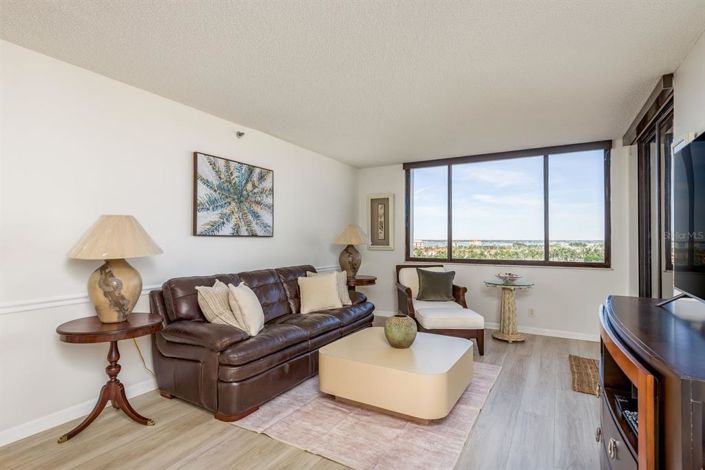 Image No.11-2 Bed Property for sale