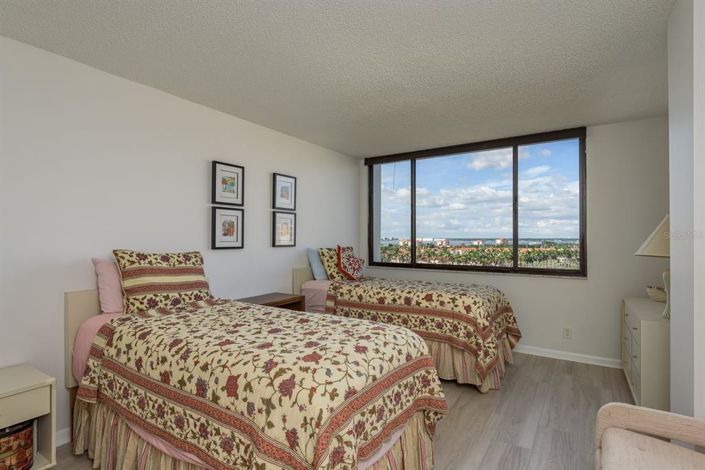 Image No.17-2 Bed Property for sale