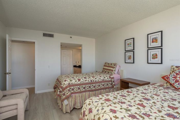 Image No.18-2 Bed Property for sale