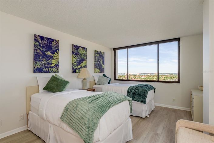 Image No.21-2 Bed Property for sale