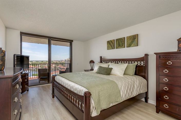 Image No.6-2 Bed Property for sale