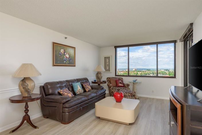 Image No.7-2 Bed Property for sale