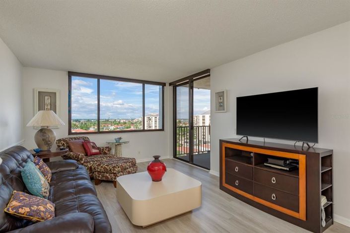 Image No.8-2 Bed Property for sale