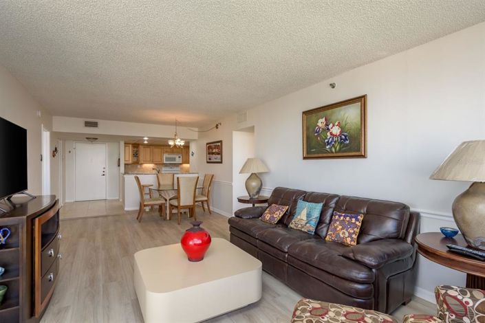 Image No.9-2 Bed Property for sale