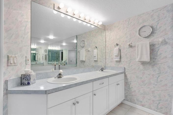 Image No.18-2 Bed Property for sale