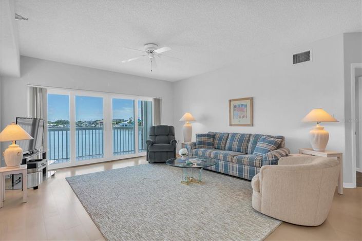 Image No.7-2 Bed Property for sale