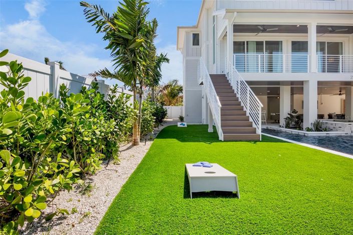 Image No.18-6 Bed Property for sale