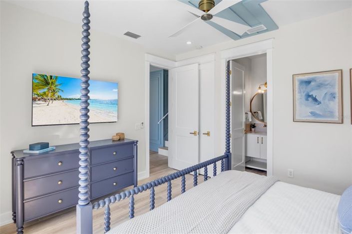 Image No.47-6 Bed Property for sale