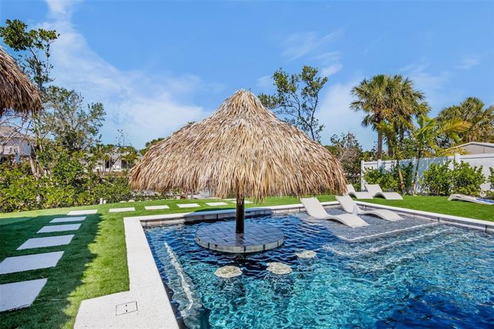 Image No.5-6 Bed Property for sale